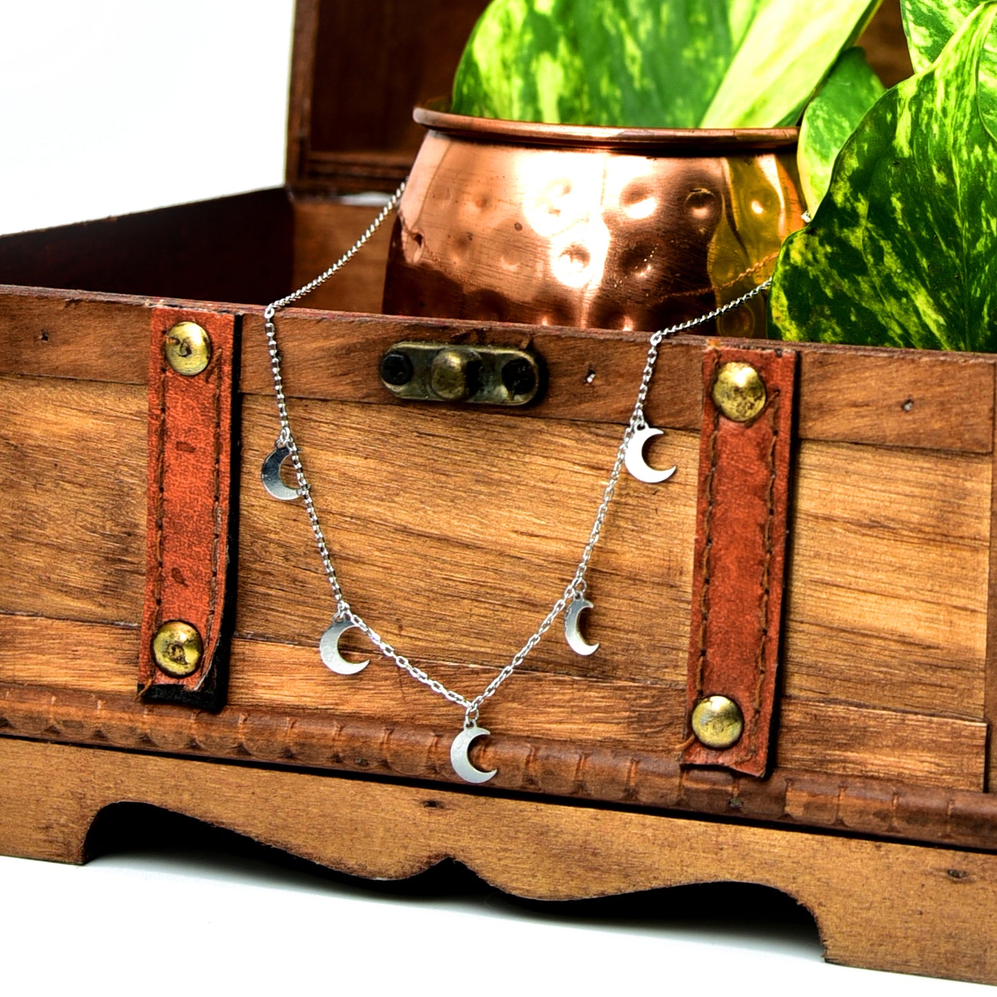 Moon (Tanmaniya necklace)